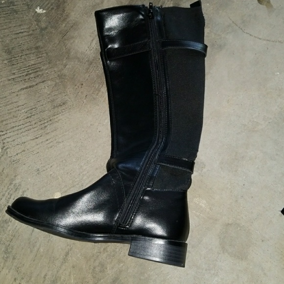 Boots - Picture 5 of 8